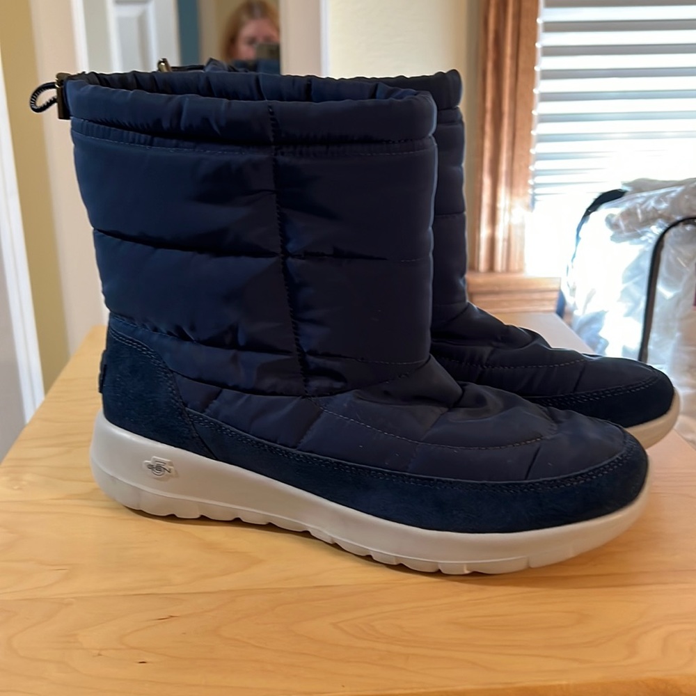 Skechers - On-the-Go - Stay Cozy - Navy - Size 10 - EUC